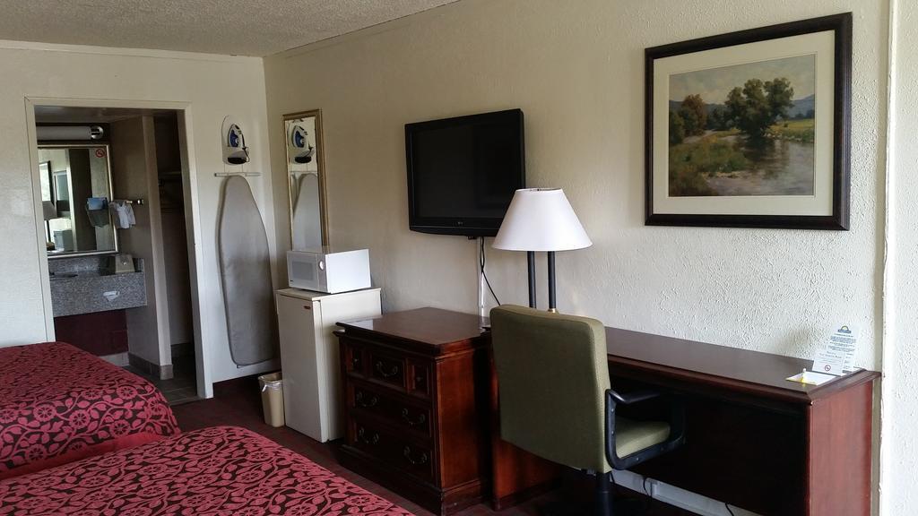 Days Inn By Wyndham Santa Fe New Mexico Экстерьер фото